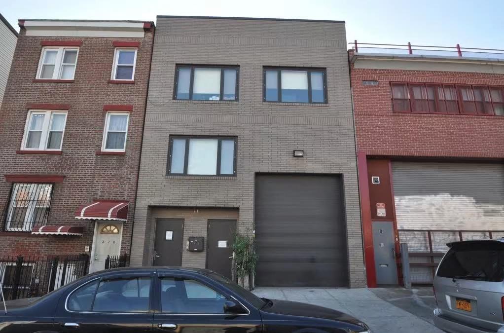 318 Maujer St